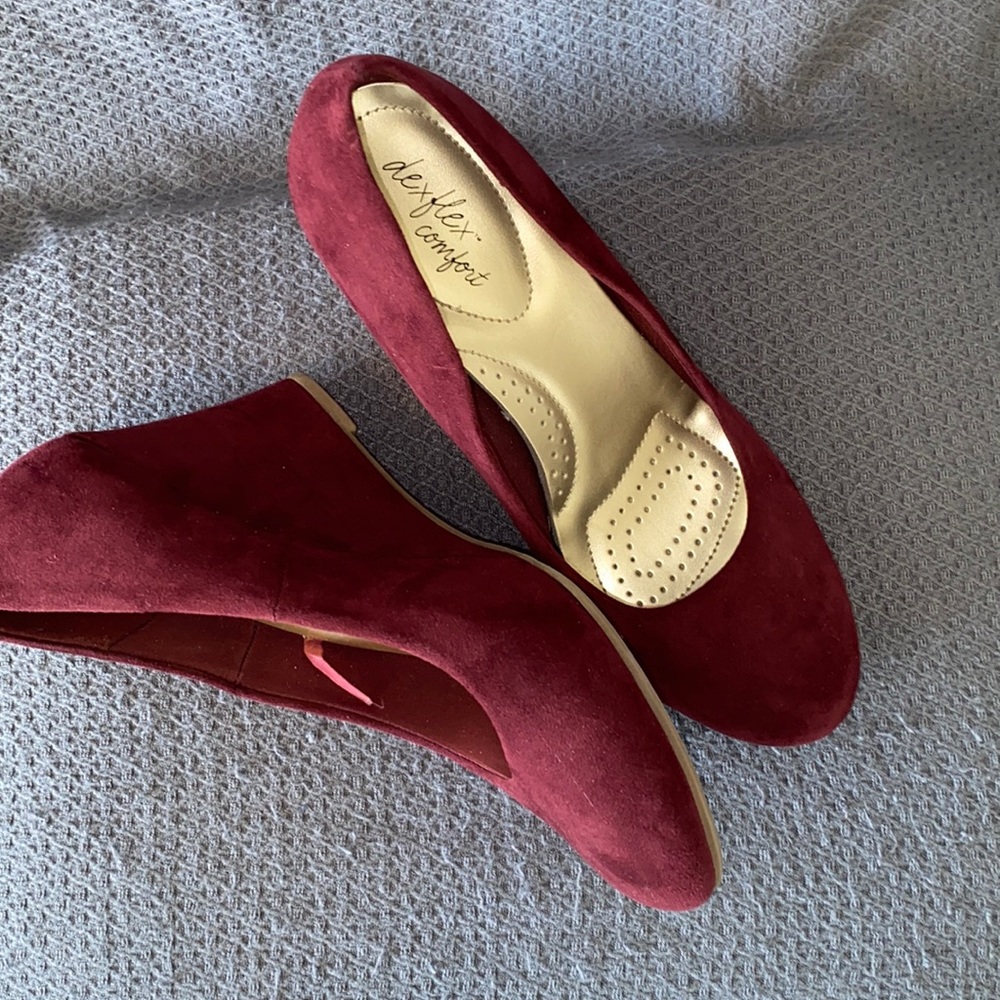 Maroon wedge heels